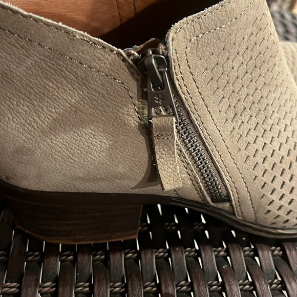 LUCKY BRAND | Brielly Tan Ankle Bootie Perforated Leather 9 - Picture 3 of 10
